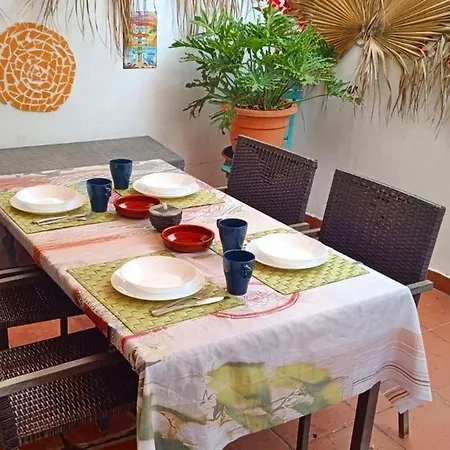 Сasa de vacaciones Charming House With Boho Terrace